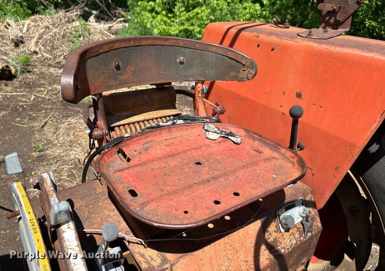 image for item EJ2775 1966 Massey Ferguson MF180 tractor