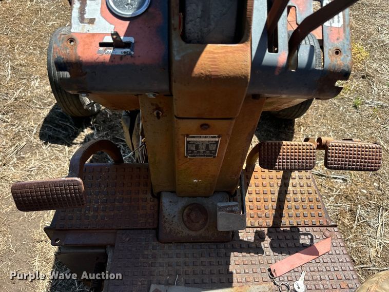 image for item EJ2775 1966 Massey Ferguson MF180 tractor