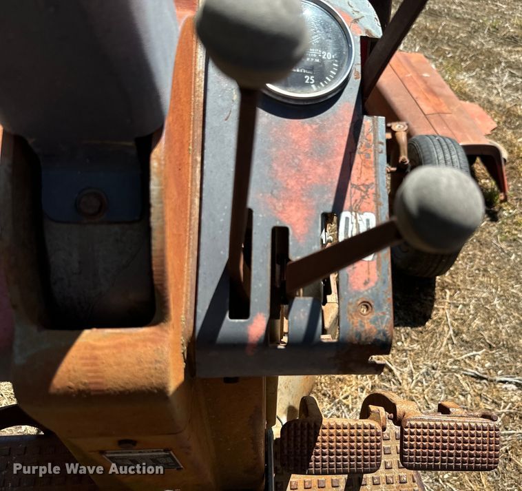 image for item EJ2775 1966 Massey Ferguson MF180 tractor