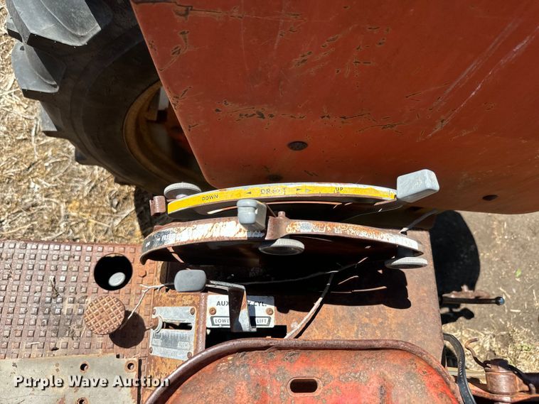 image for item EJ2775 1966 Massey Ferguson MF180 tractor