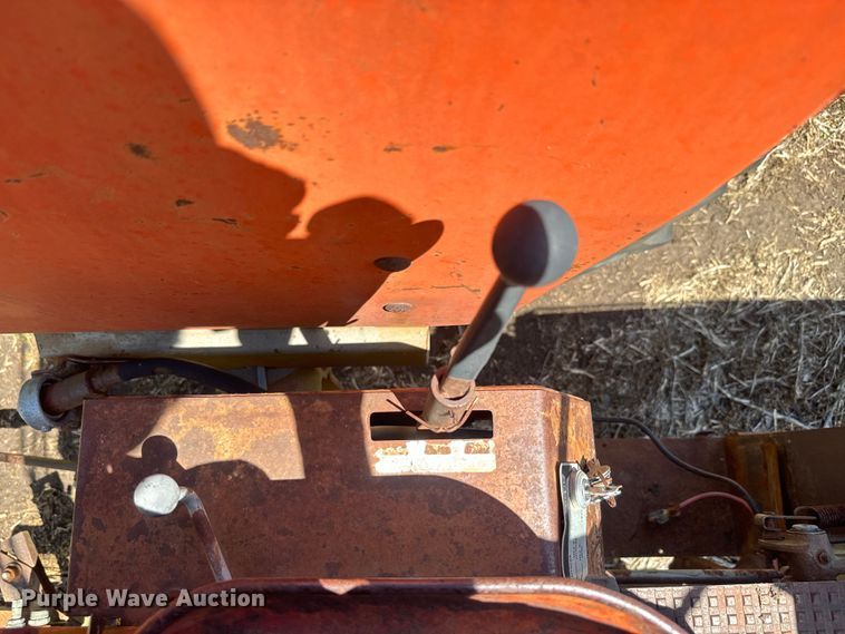 image for item EJ2775 1966 Massey Ferguson MF180 tractor