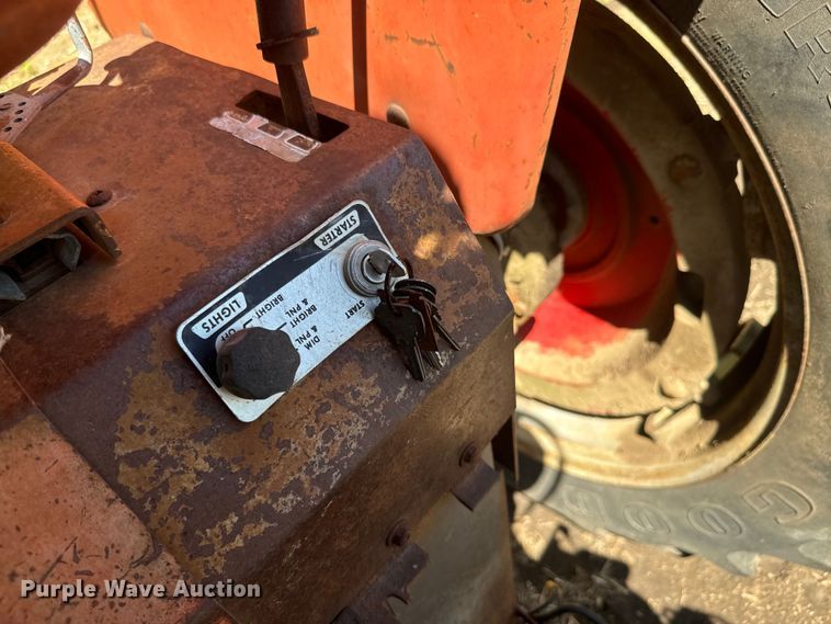 image for item EJ2775 1966 Massey Ferguson MF180 tractor