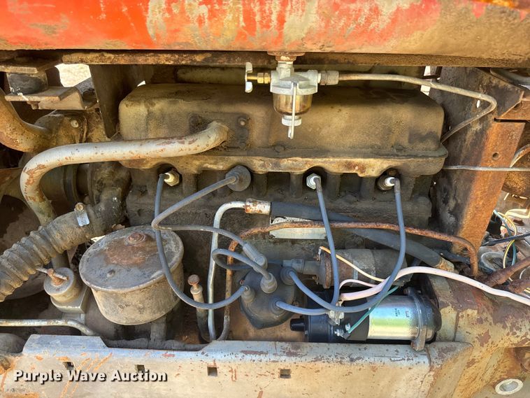 image for item EJ2775 1966 Massey Ferguson MF180 tractor