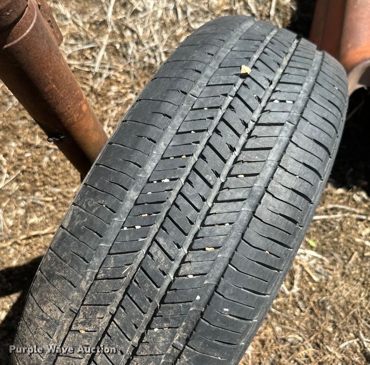 image for item EJ2775 1966 Massey Ferguson MF180 tractor