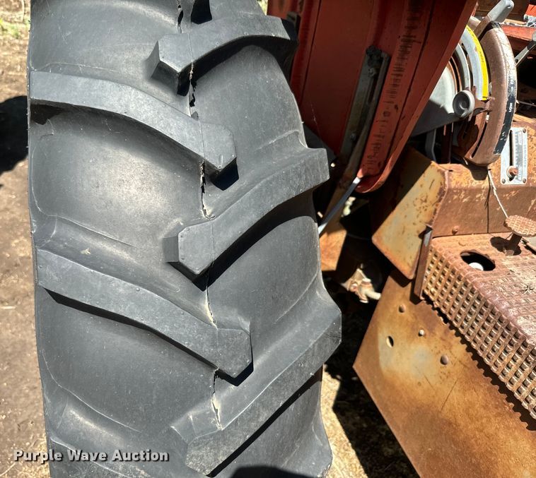 image for item EJ2775 1966 Massey Ferguson MF180 tractor