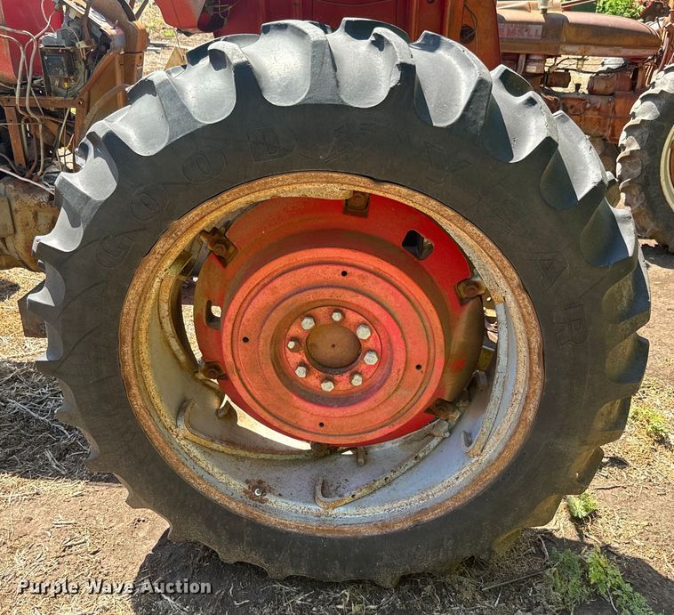 image for item EJ2775 1966 Massey Ferguson MF180 tractor