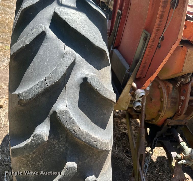 image for item EJ2775 1966 Massey Ferguson MF180 tractor