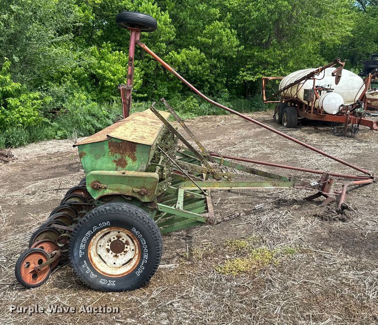 image for item EJ2777 John Deere DF-B grain drill