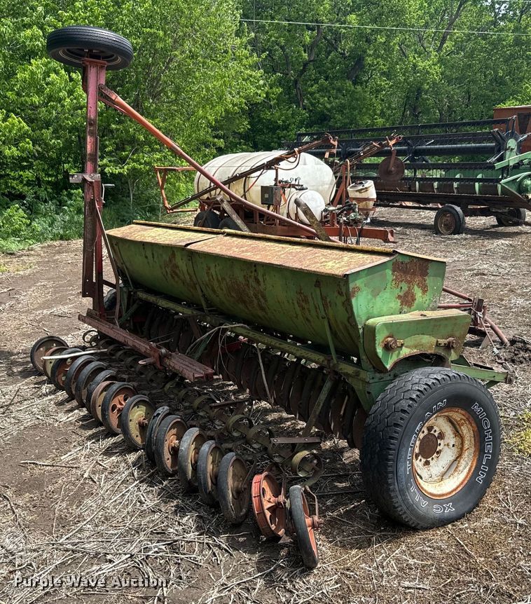 image for item EJ2777 John Deere DF-B grain drill