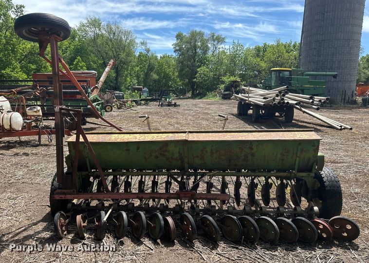 image for item EJ2777 John Deere DF-B grain drill