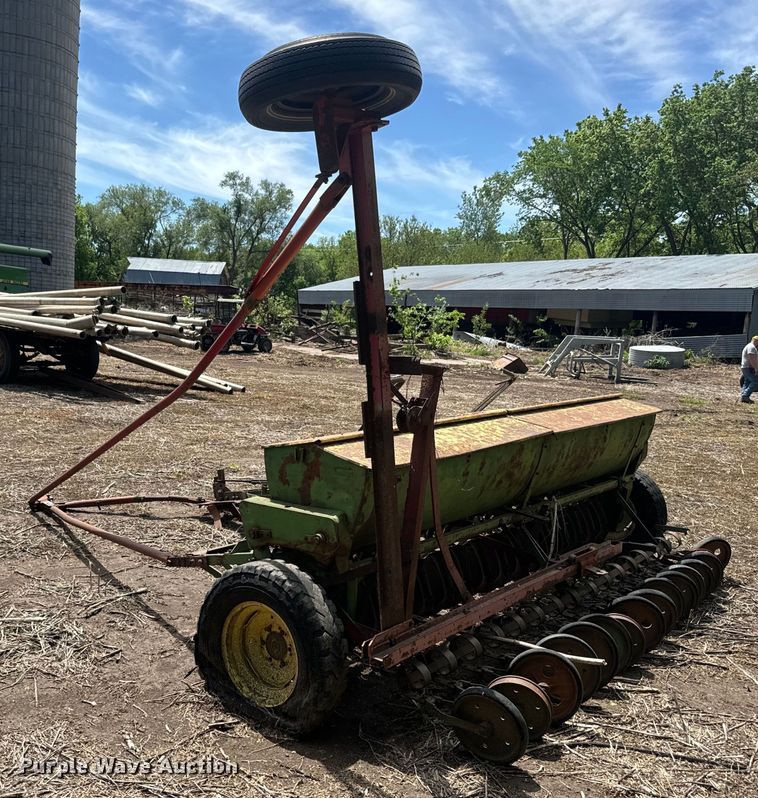 image for item EJ2777 John Deere DF-B grain drill