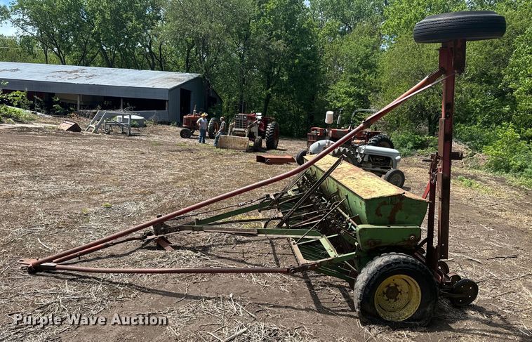 image for item EJ2777 John Deere DF-B grain drill