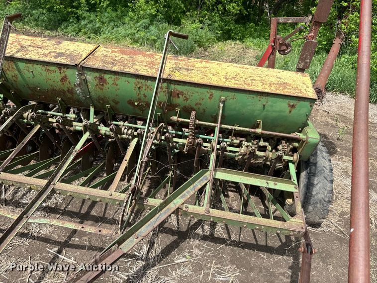 image for item EJ2777 John Deere DF-B grain drill