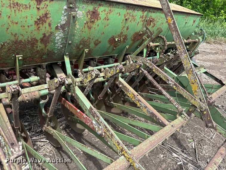 image for item EJ2777 John Deere DF-B grain drill