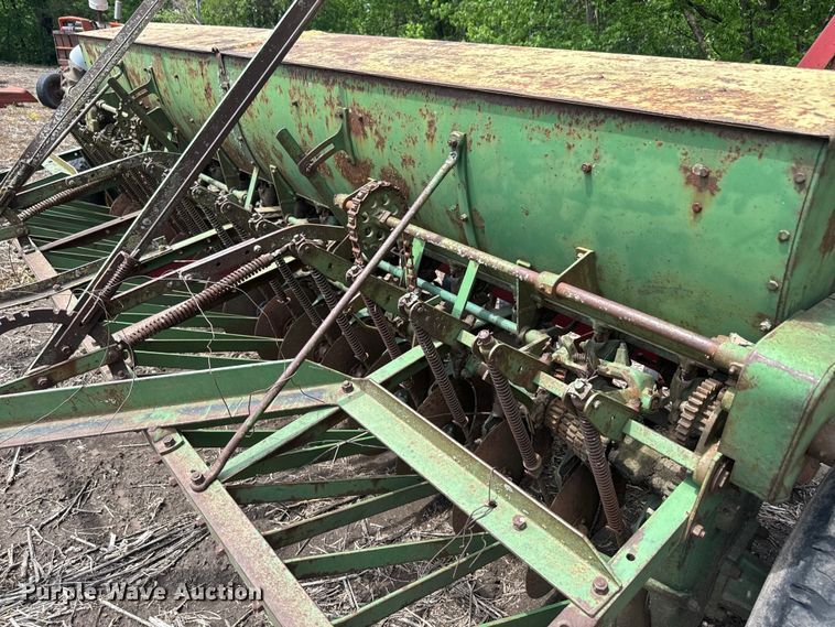 image for item EJ2777 John Deere DF-B grain drill