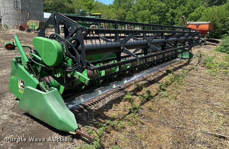 image for item EJ2780 1999 John Deere 930F flex head