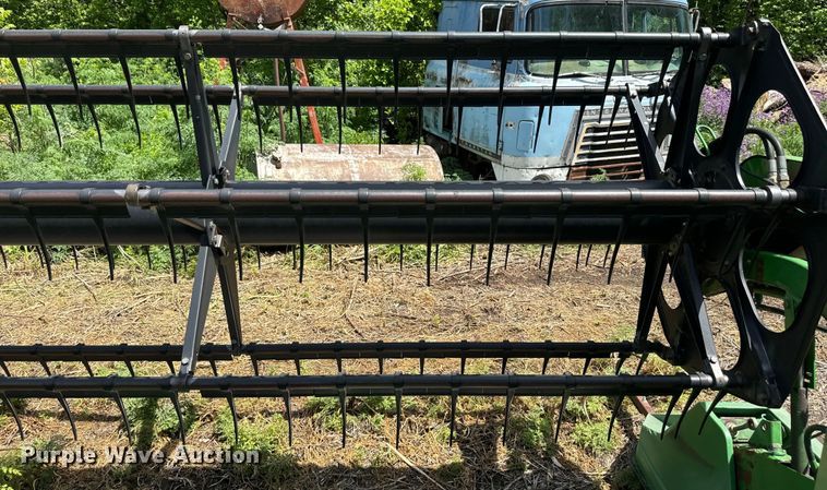 image for item EJ2780 1999 John Deere 930F flex head