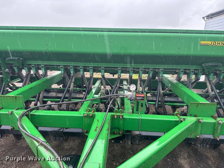 image for item EJ2797 1997 John Deere 750 grain drill