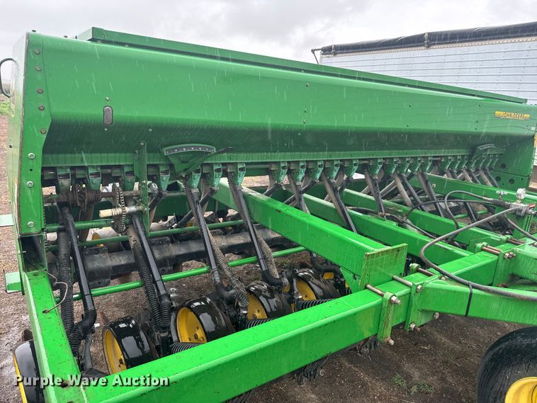 image for item EJ2797 1997 John Deere 750 grain drill