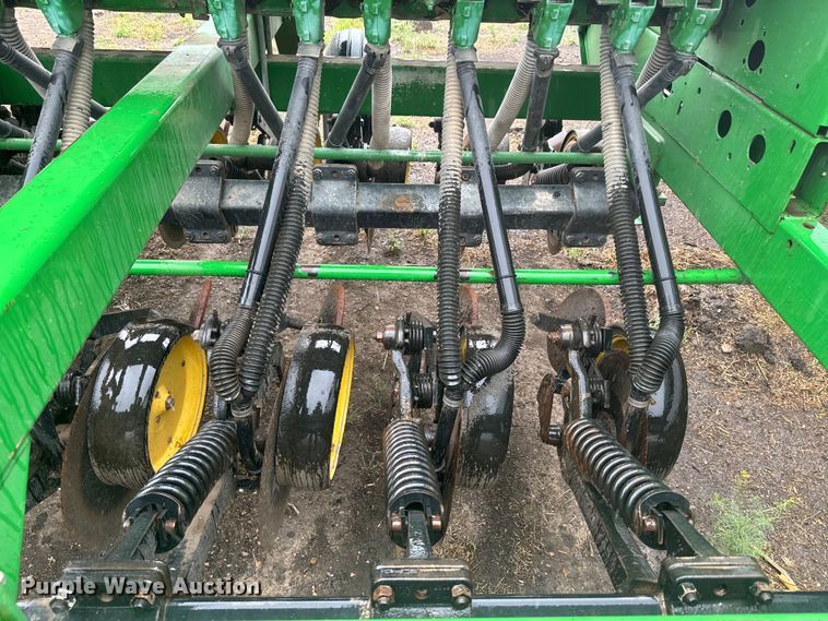 image for item EJ2797 1997 John Deere 750 grain drill