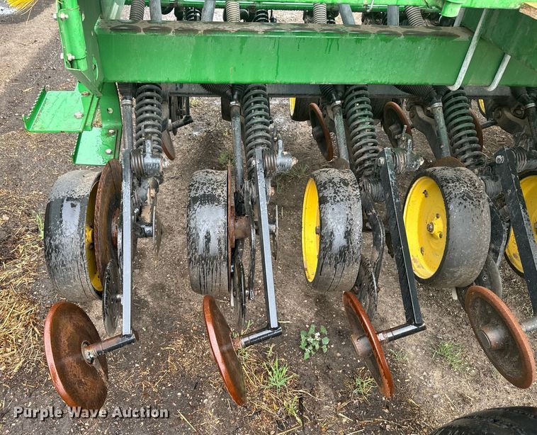 image for item EJ2797 1997 John Deere 750 grain drill