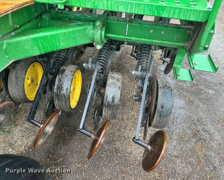 image for item EJ2797 1997 John Deere 750 grain drill