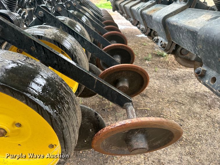 image for item EJ2797 1997 John Deere 750 grain drill