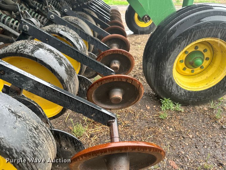 image for item EJ2797 1997 John Deere 750 grain drill