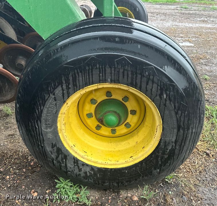 image for item EJ2797 1997 John Deere 750 grain drill