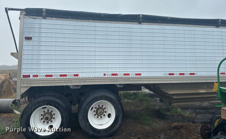 image for item EJ2798 1999 Tempte grain trailer