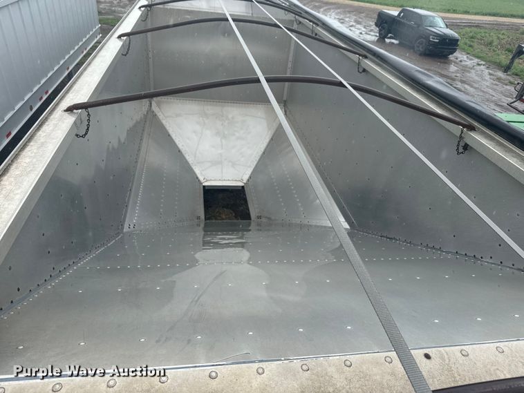 image for item EJ2798 1999 Tempte grain trailer