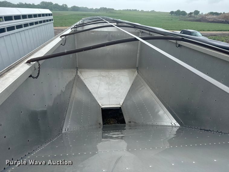 image for item EJ2798 1999 Tempte grain trailer