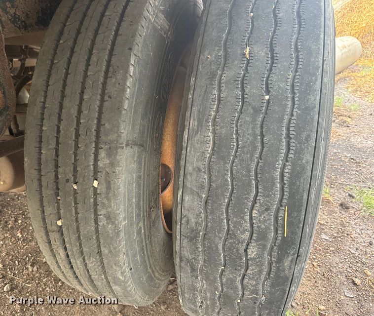 image for item EJ2798 1999 Tempte grain trailer