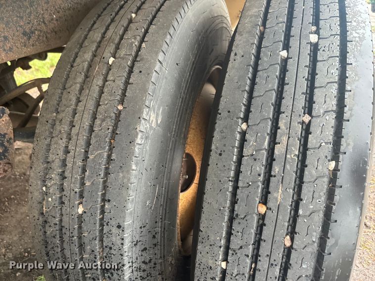 image for item EJ2798 1999 Tempte grain trailer