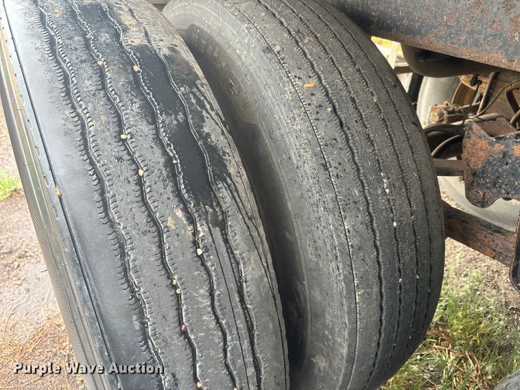 image for item EJ2798 1999 Tempte grain trailer