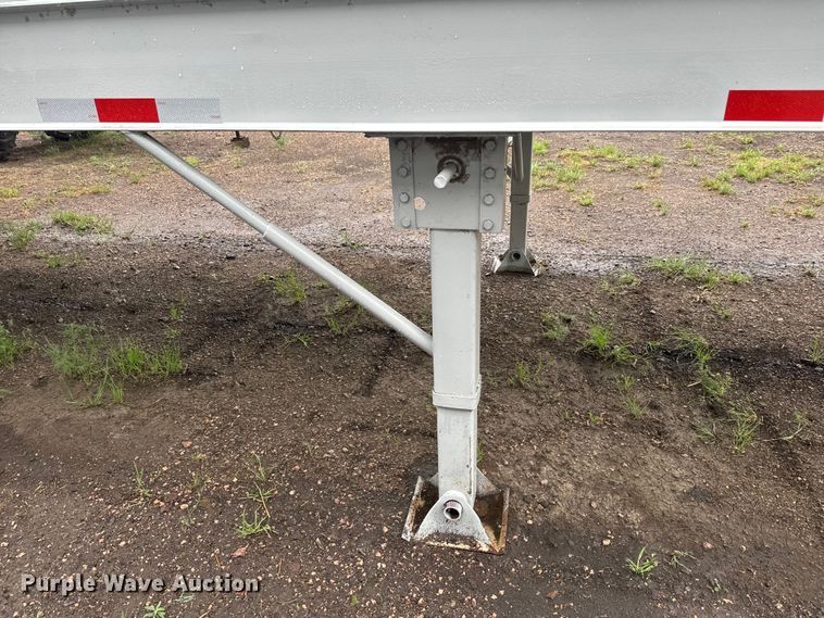 image for item EJ2799 1999 Neville livestock trailer