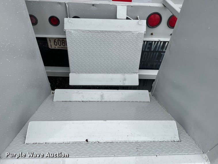 image for item EJ2799 1999 Neville livestock trailer