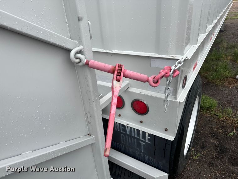 image for item EJ2799 1999 Neville livestock trailer