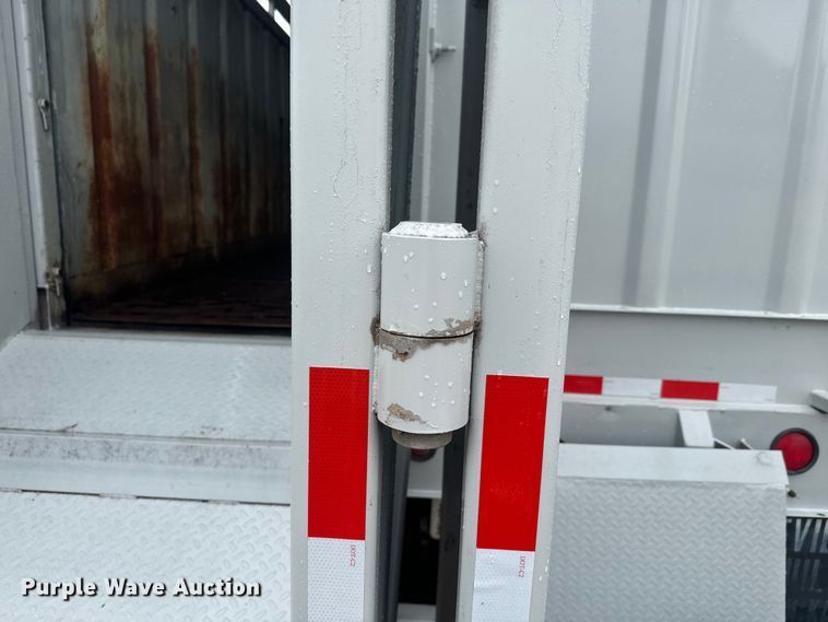 image for item EJ2799 1999 Neville livestock trailer