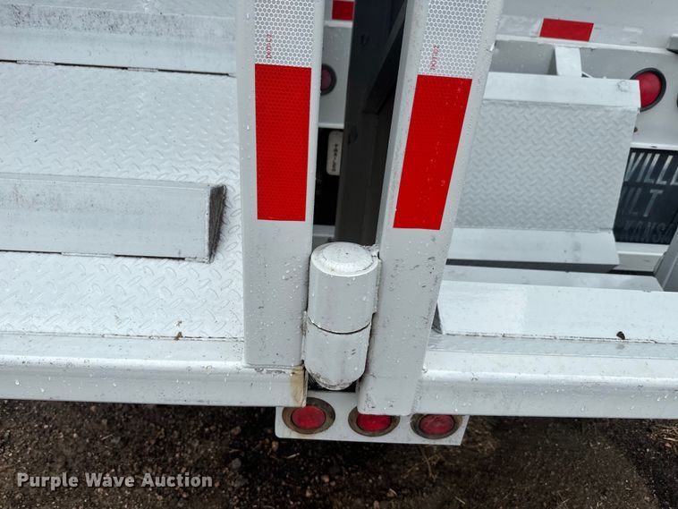 image for item EJ2799 1999 Neville livestock trailer