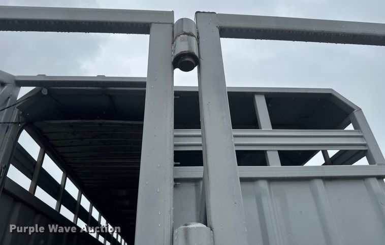 image for item EJ2799 1999 Neville livestock trailer