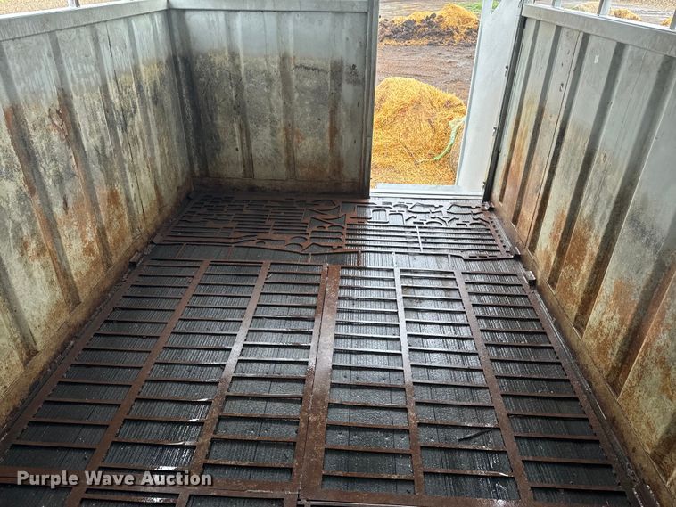 image for item EJ2799 1999 Neville livestock trailer