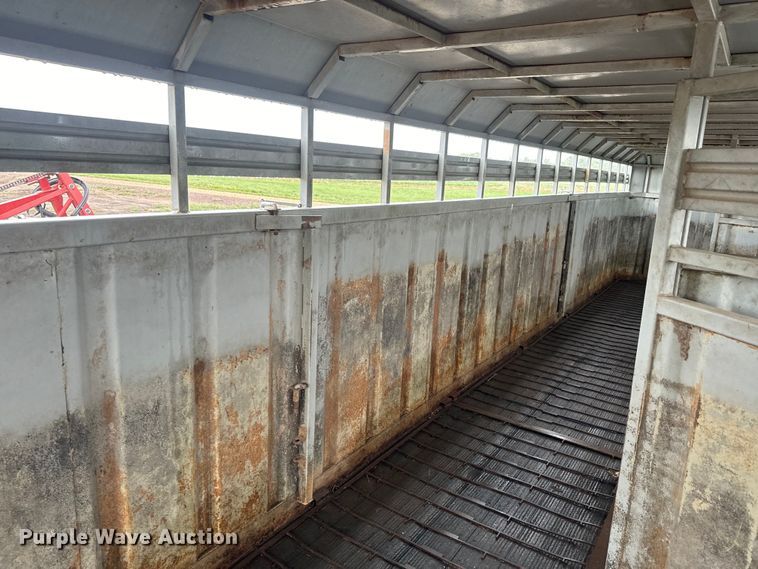 image for item EJ2799 1999 Neville livestock trailer