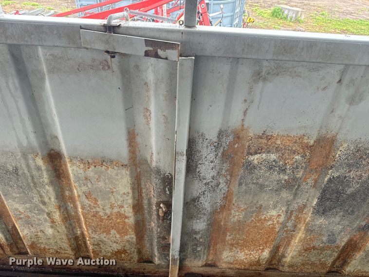 image for item EJ2799 1999 Neville livestock trailer