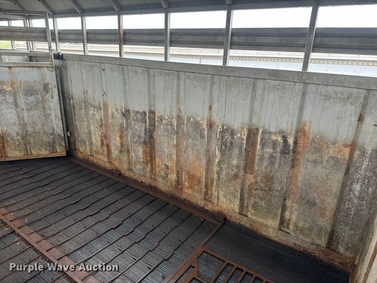 image for item EJ2799 1999 Neville livestock trailer