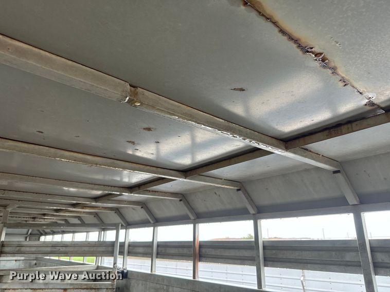 image for item EJ2799 1999 Neville livestock trailer