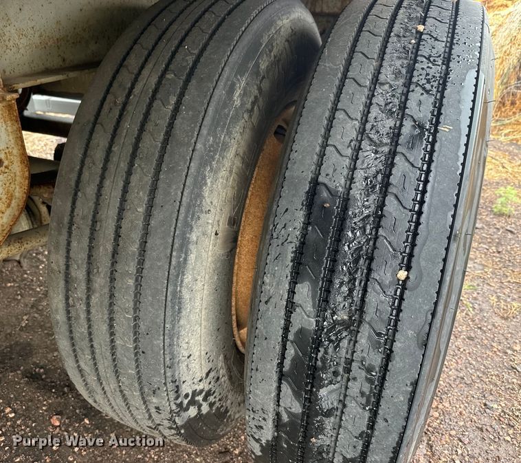 image for item EJ2799 1999 Neville livestock trailer