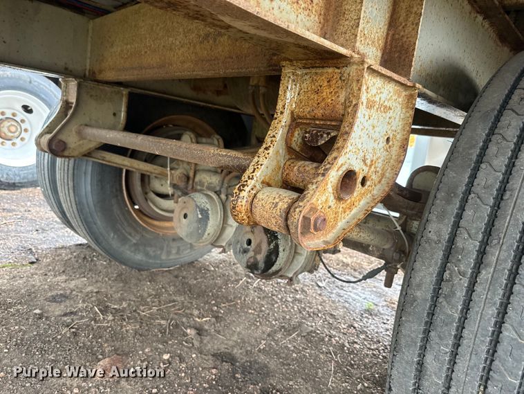 image for item EJ2799 1999 Neville livestock trailer