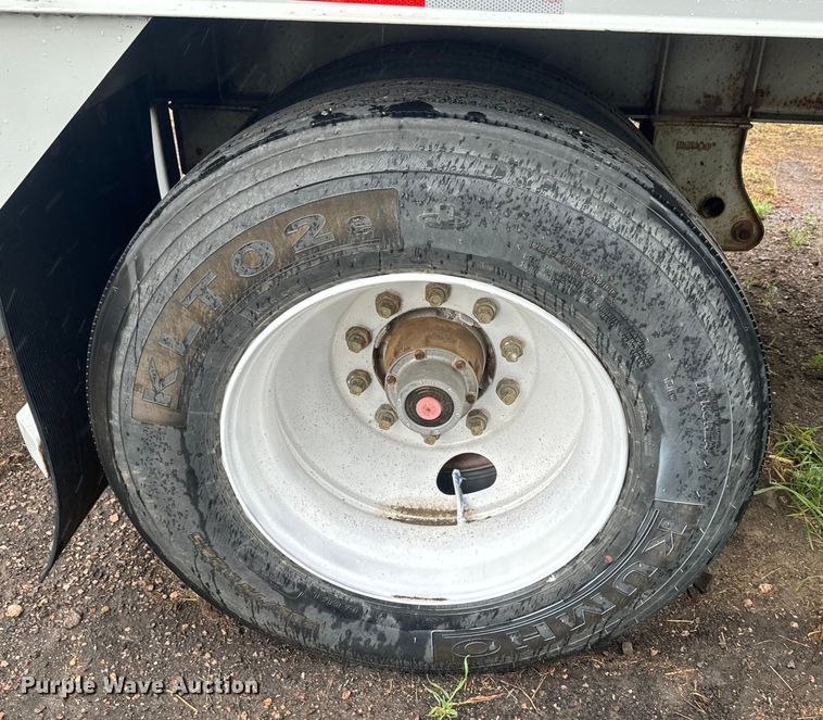 image for item EJ2799 1999 Neville livestock trailer