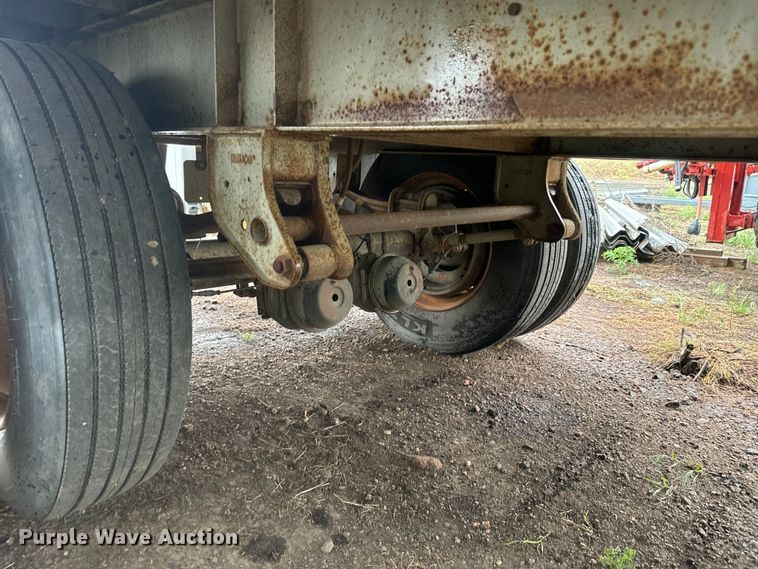 image for item EJ2799 1999 Neville livestock trailer